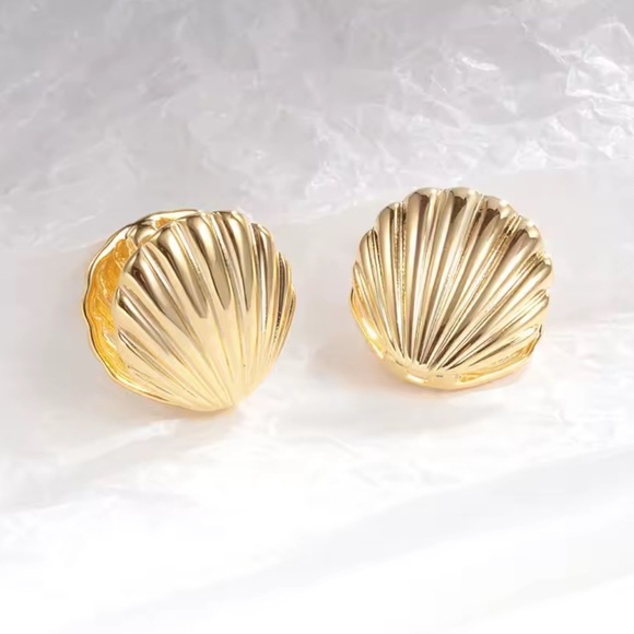 Zara Jewelry - Boho Style Gold Seashell Earrings